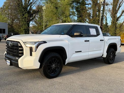 Used 2023 Toyota Tundra SR5 w/ SR5 Convenience Package AWD/4WD image 8