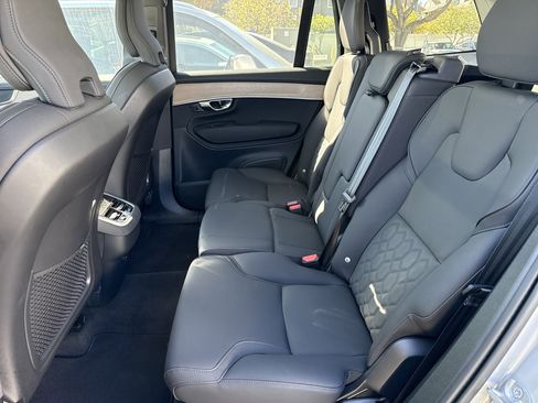 Used 2025 Volvo XC90 B6 Plus image 32