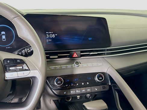 Used 2023 Hyundai Elantra SEL w/ Convenience Package FWD image 18