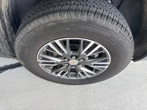 Used 2025 Chevrolet Traverse LT FWD image 20