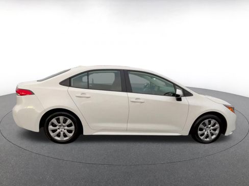 Used 2025 Toyota Corolla LE image 16