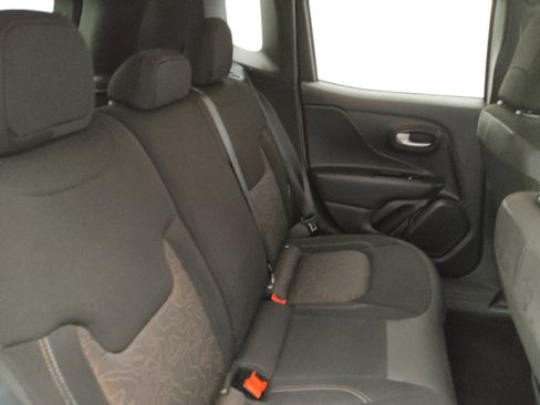 Used 2023 Jeep Renegade Latitude image 19