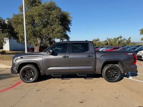 Used 2022 Toyota Tundra SR5 image 3