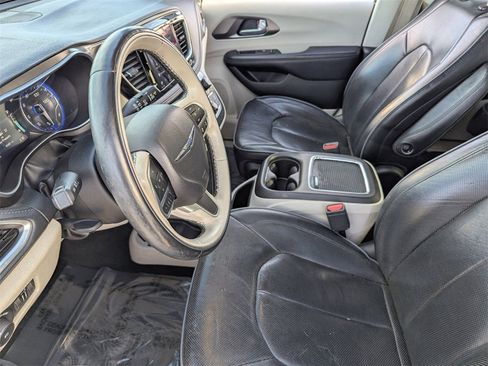 Used 2018 Chrysler Pacifica Limited w/ Advanced Safetytec Group image 20