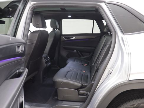 Used 2025 Volkswagen Atlas Cross Sport SEL R-Line image 13