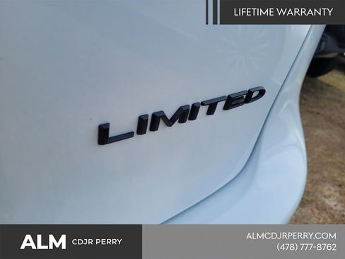 New 2026 Chrysler Pacifica Limited w/ Uconnect Theater Family Group image 14