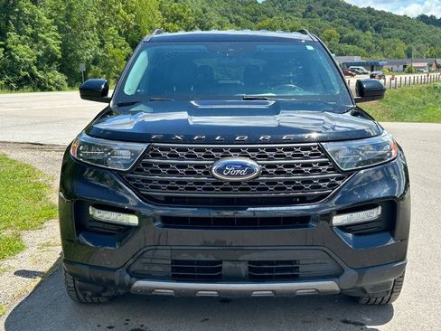 Used 2023 Ford Explorer XLT w/ Equipment Group 202A AWD/4WD image 2