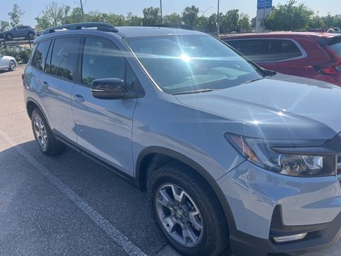 Certified 2023 Honda Passport TrailSport image 2