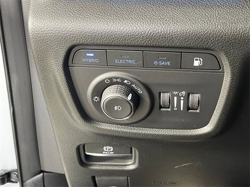 New 2025 Jeep Grand Cherokee Overland w/ Luxury Tech Group IV image 14