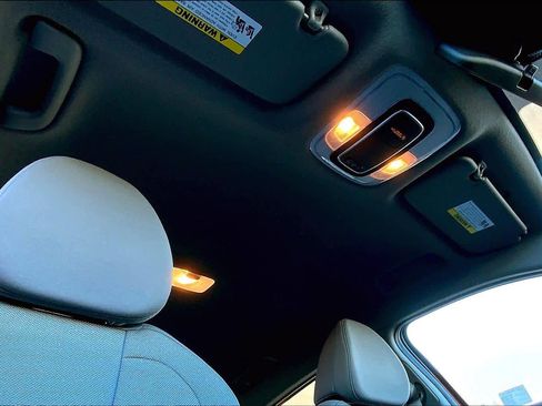 Used 2025 Hyundai Elantra SE image 13