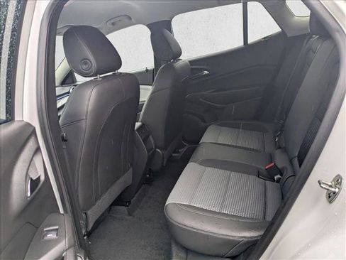 Used 2025 Chevrolet Trax LT w/ LT Convenience Package image 17