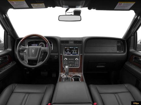 Used 2016 Lincoln Navigator Select RWD image 4