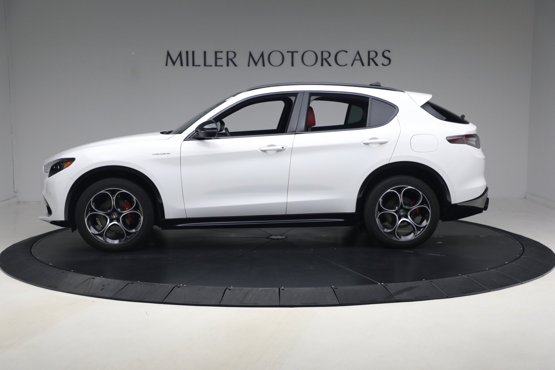 New 2026 Alfa Romeo Stelvio Sprint AWD/4WD image 2