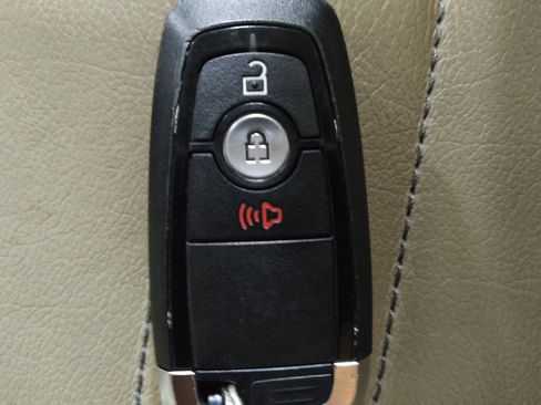 Used 2019 Ford Edge SE FWD image 32