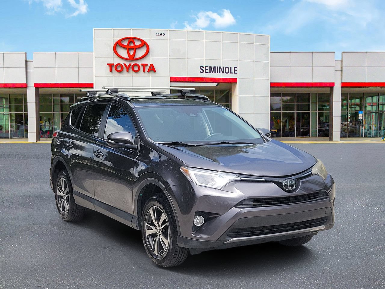 Used 2018 Toyota RAV4 XLE FWD image 2