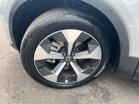 Used 2024 Volvo XC40 B5 Plus AWD/4WD image 37