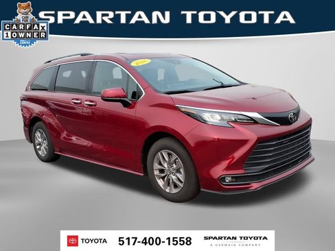 Used 2026 Toyota Sienna XLE FWD image 5