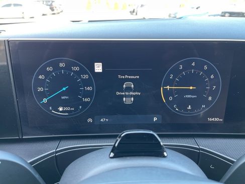 Used 2024 Hyundai Santa Fe Calligraphy image 9