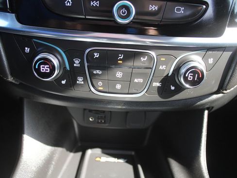 Used 2023 Chevrolet Traverse Premier FWD image 41
