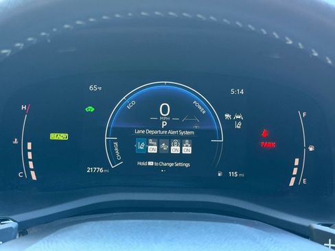 Used 2025 Toyota Camry SE w/ Convenience Package image 18