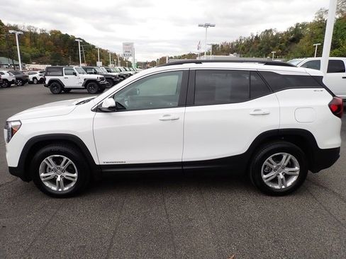 Used 2023 GMC Terrain SLE w/ Driver Convenience Package image 2