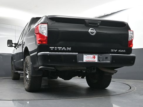 Used 2021 Nissan Titan SV w/ SV Convenience Package image 28