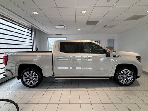 Used 2026 GMC Sierra 1500 Denali AWD/4WD image 6