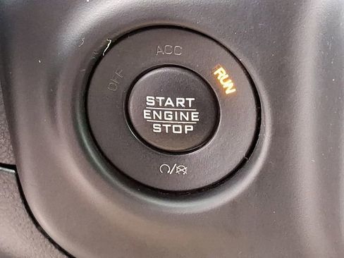 Used 2018 Jeep Wrangler Unlimited Sahara image 18