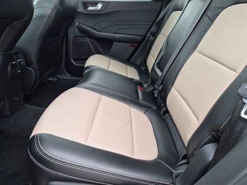 Used 2021 Ford Escape Titanium w/ Titanium Elite Package AWD/4WD image 15