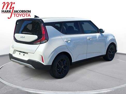 Used 2024 Kia Soul LX w/ Option Group 015 image 9
