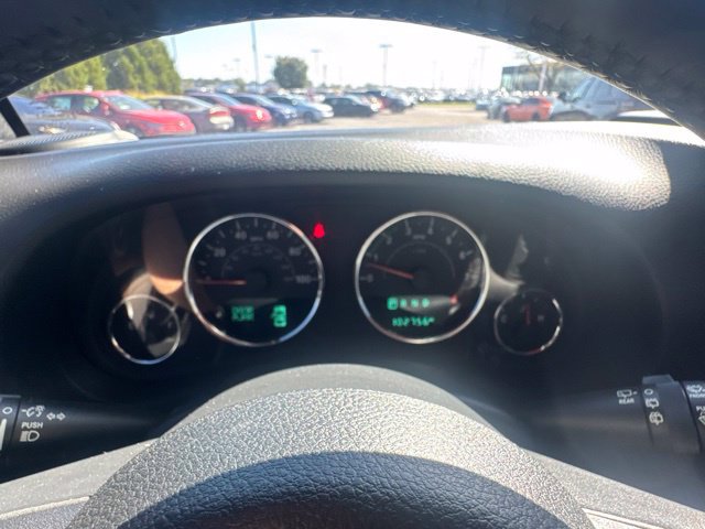 Used 2016 Jeep Wrangler Unlimited Sahara w/ Connectivity Group AWD/4WD image 28