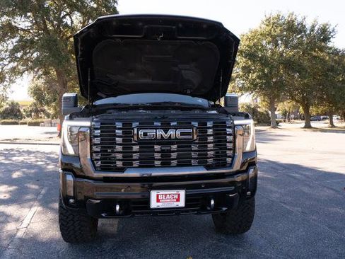 Used 2024 GMC Sierra 2500 Denali Ultimate image 9