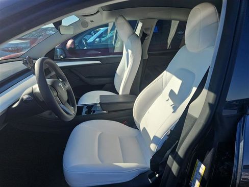 Used 2024 Tesla Model Y Long Range image 3