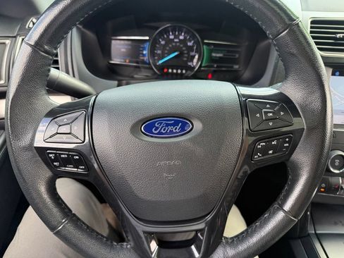 Used 2019 Ford Explorer XLT w/ Equipment Group 202A AWD/4WD image 41