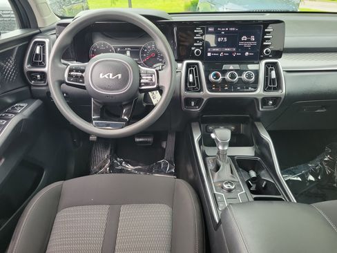Used 2023 Kia Sorento LX AWD/4WD image 10