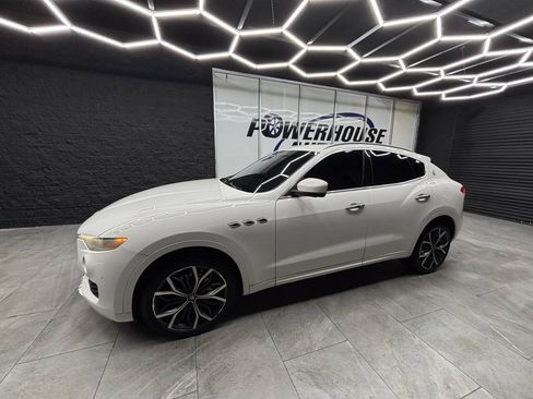Used 2017 Maserati Levante w/ Luxury Package AWD/4WD image 7