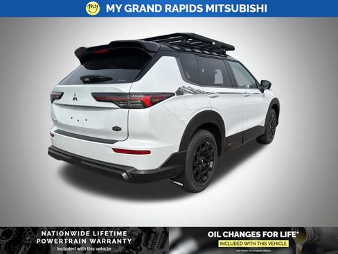 New 2026 Mitsubishi Outlander AWD image 5