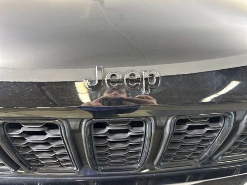 Used 2023 Jeep Grand Cherokee L Laredo AWD/4WD image 9