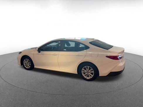 Used 2025 Toyota Camry LE image 10