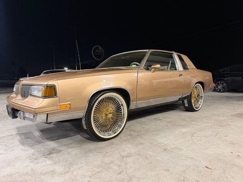 Used 1987 Oldsmobile Cutlass Supreme Coupe image 3