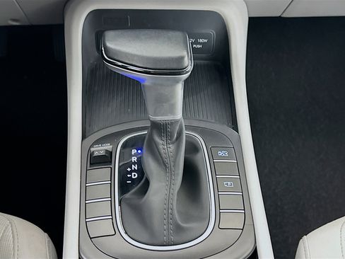 Used 2025 Hyundai Kona SEL image 25