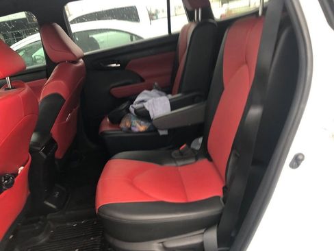 Used 2022 Toyota Highlander XSE image 10