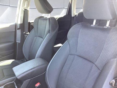 Used 2019 Subaru Forester Premium AWD/4WD image 8