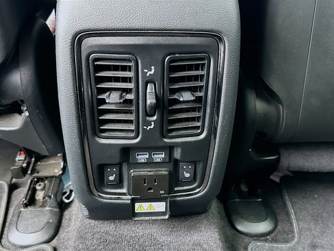 Used 2018 Dodge Durango SRT w/ Technology Group AWD/4WD image 17