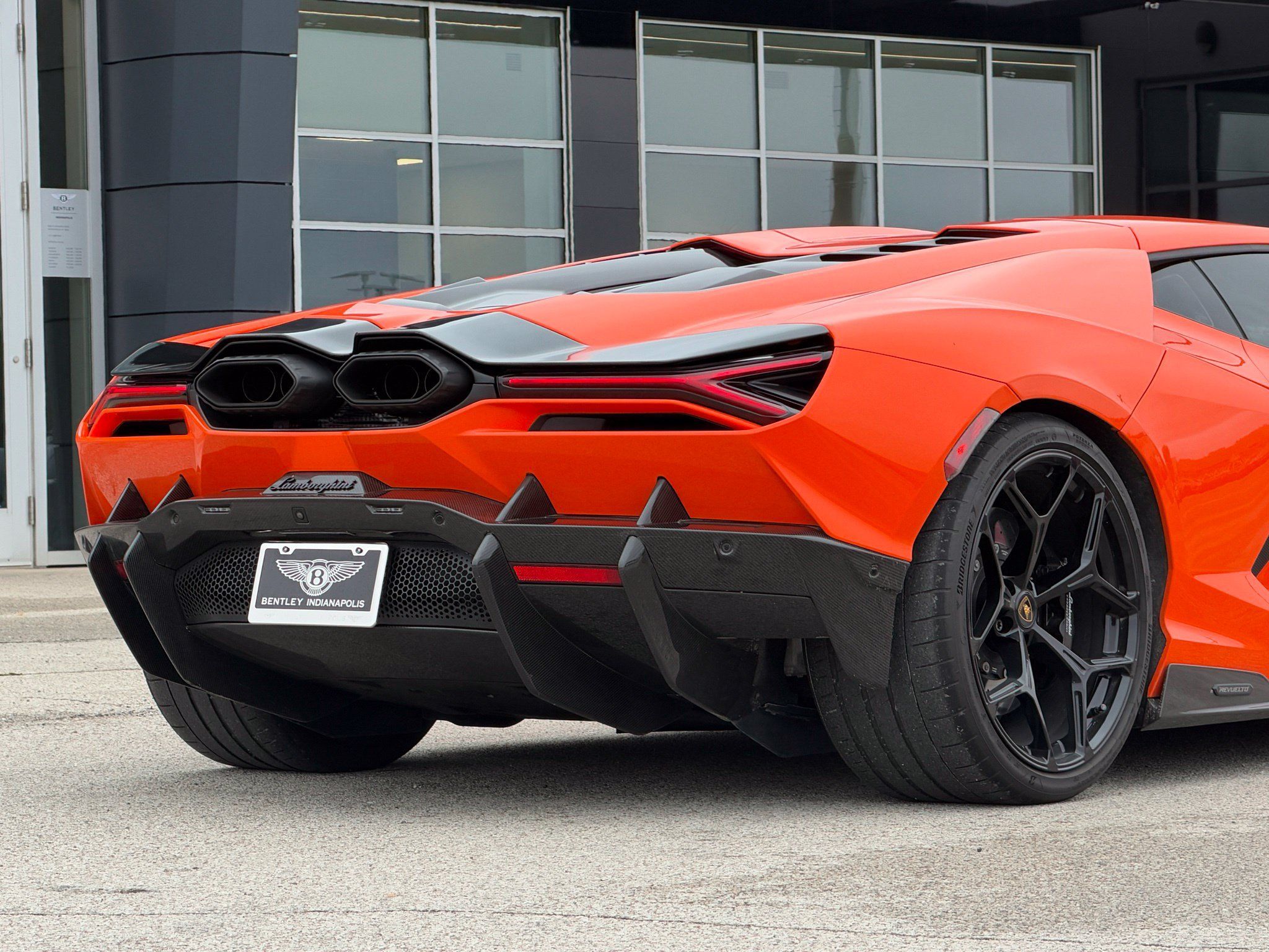 Used 2024 Lamborghini Revuelto AWD/4WD image 11