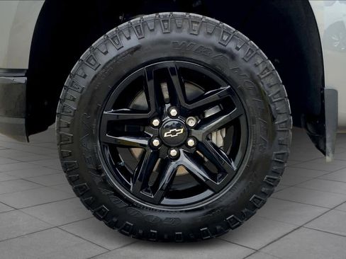 Used 2021 Chevrolet Silverado 1500 LT Trail Boss w/ Convenience Package II image 11