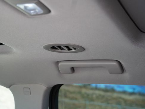 Used 2021 Buick Enclave Avenir w/ Avenir Technology Package image 29