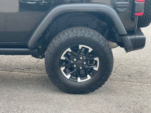 Used 2025 Jeep Wrangler Unlimited Rubicon AWD/4WD image 37