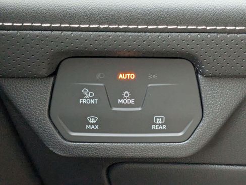 New 2026 Volkswagen Atlas SE image 17