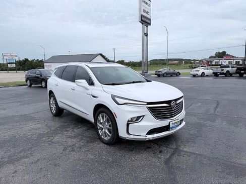Used 2022 Buick Enclave Essence w/ Experience Buick Package FWD image 7